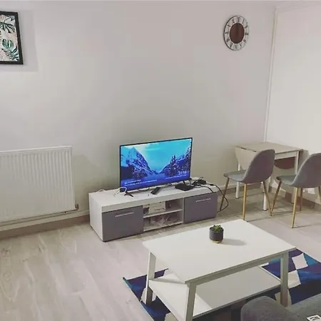 T4 Apartment